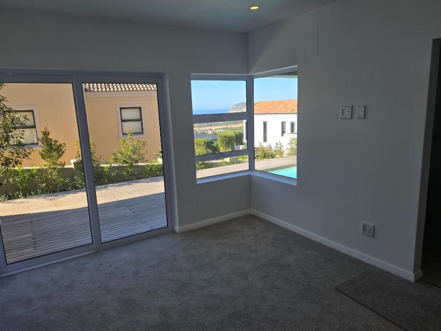 4 Bedroom Property for Sale in Whale Rock Heights Western Cape